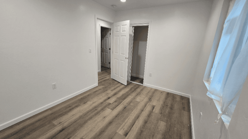 Bakersfield House: 725 31st St.