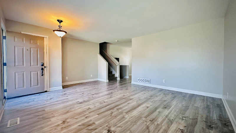 omaha House: 19404 x street