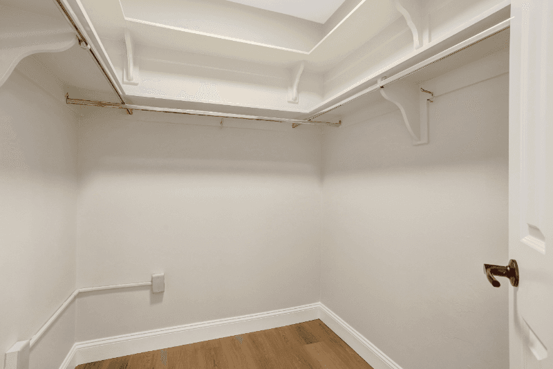 Alexandria Condo: 400 Madison Street