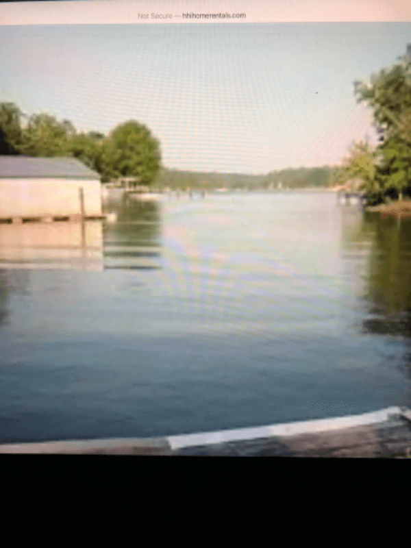 Lake Wylie House: 5221 Green Cove Road