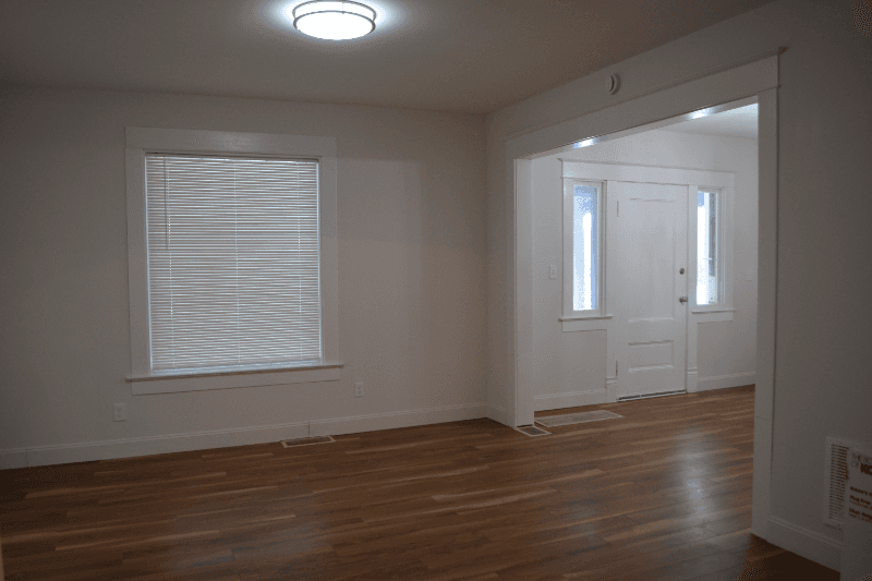 Utica House: 225 Thieme Place