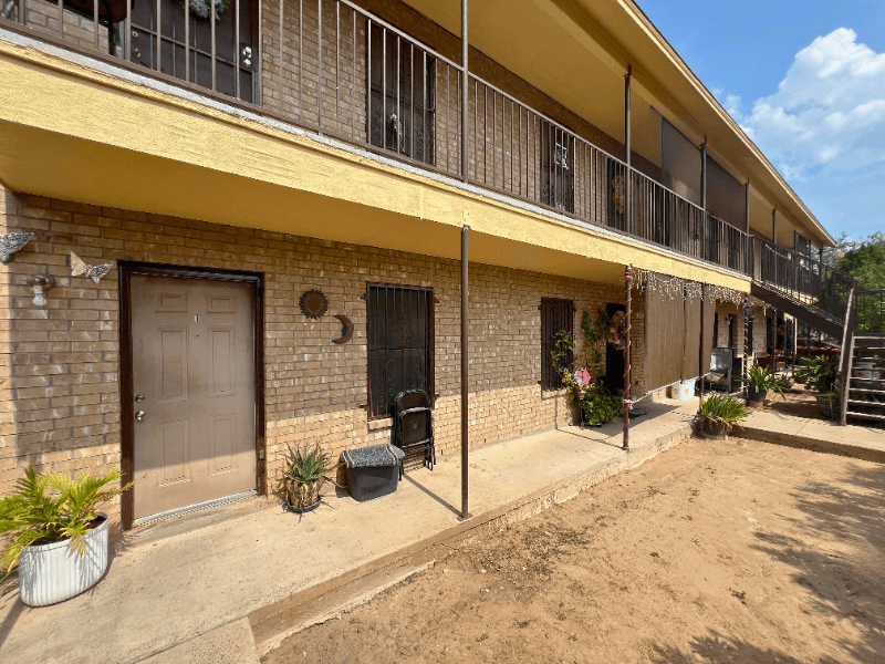 Laredo Apartment: 3103 E Price St