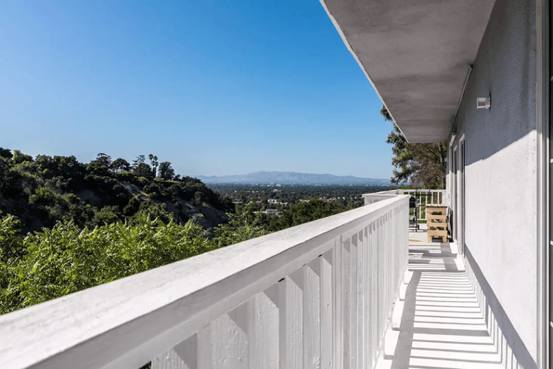 Los Angeles House: 3XX5 Sunswept Drive