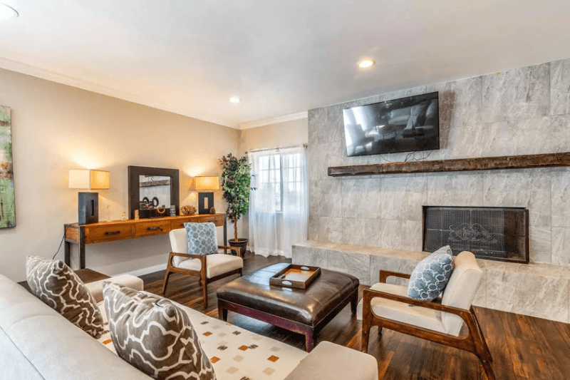 Los Angeles House: 3XX5 Sunswept Drive