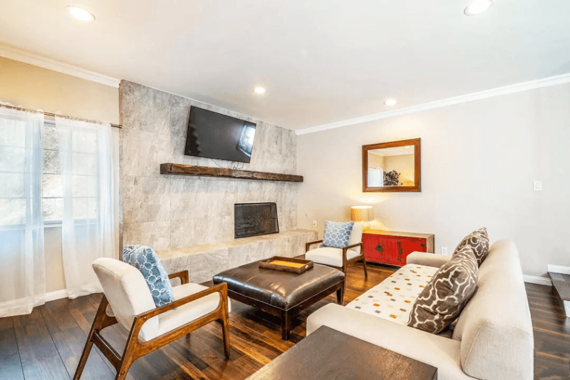 Los Angeles House: 3XX5 Sunswept Drive