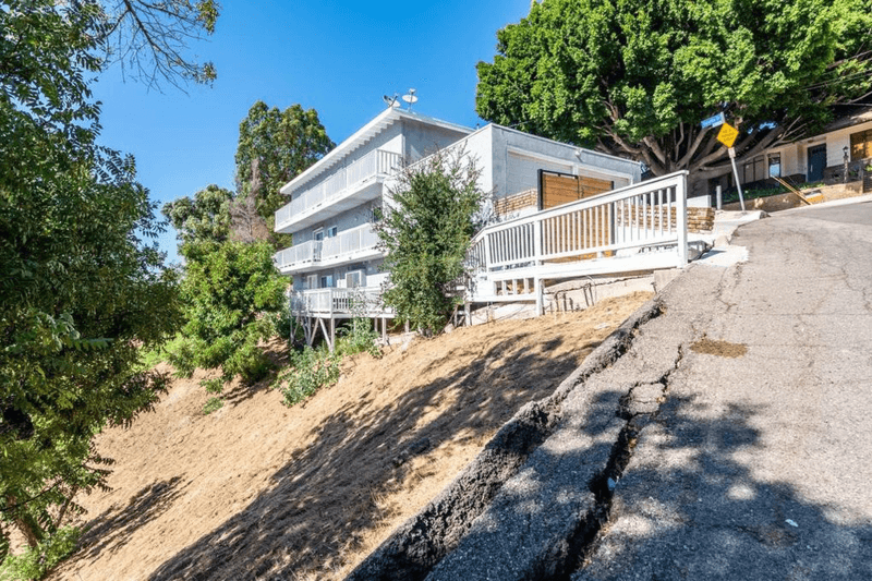 Los Angeles House: 3XX5 Sunswept Drive