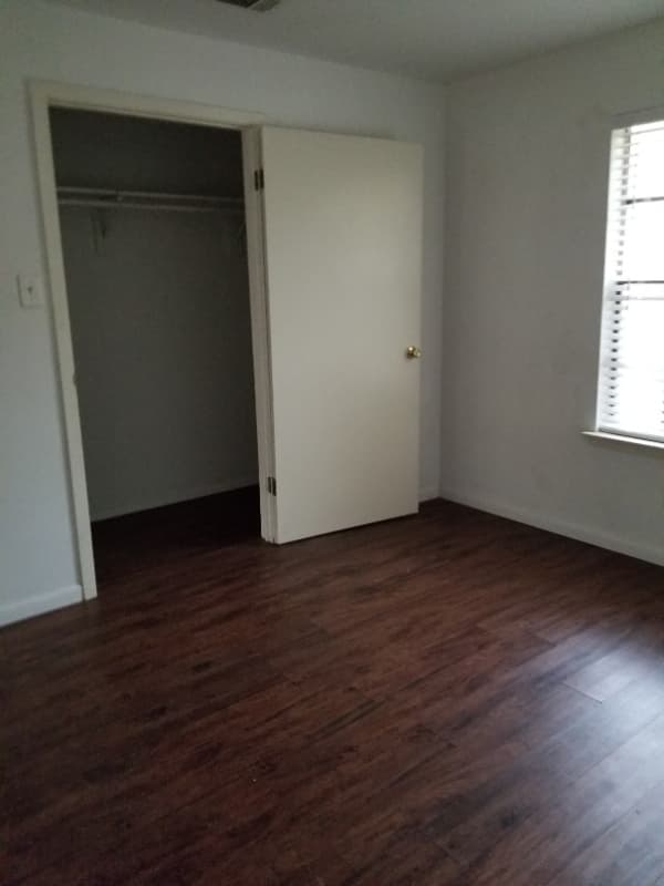 Bryan Apartment: 1102 Verde Dr. Bryan, TX 77801