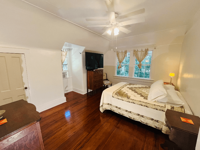 Gainesville House: 1124 NW 4th Street