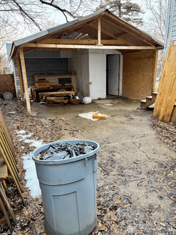 Flint House: 5813 Edwards Ave