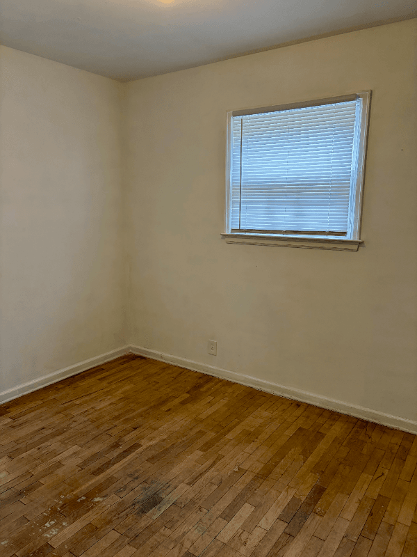 Flint House: 5813 Edwards Ave