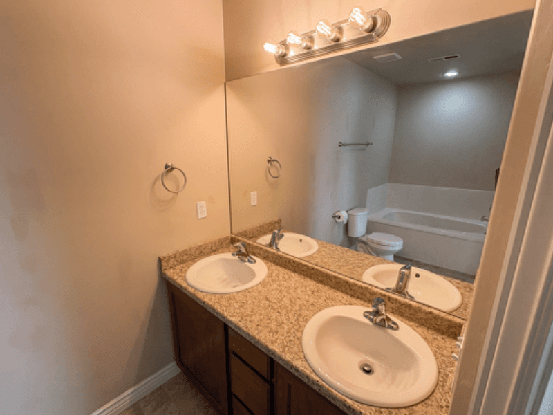 Saratoga Springs Townhome: 652 W Pimlico Dr