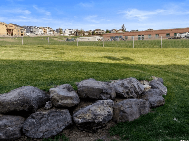 Saratoga Springs Townhome: 652 W Pimlico Dr
