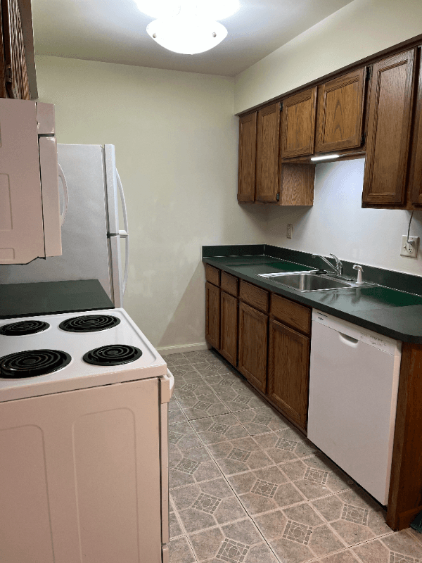 Fraser Condo: 34630 Clarkson Dr W