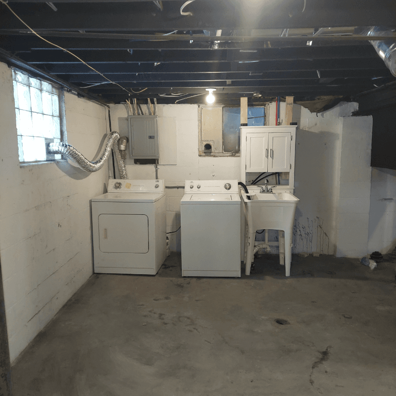 Ecorse House: 16 E Charlotte
