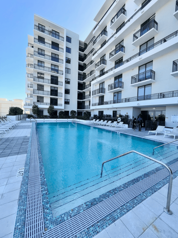 Hollywood Apartment: 1940 Van Buren Street
