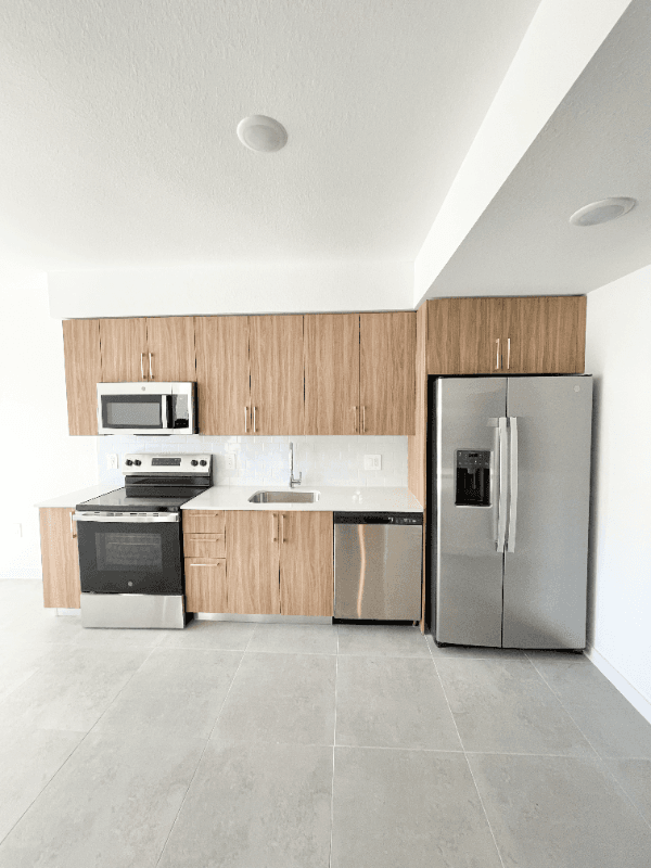 Hollywood Apartment: 1940 Van Buren Street