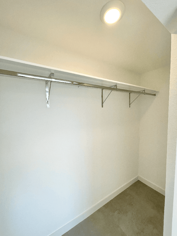 Hollywood Apartment: 1940 Van Buren Street