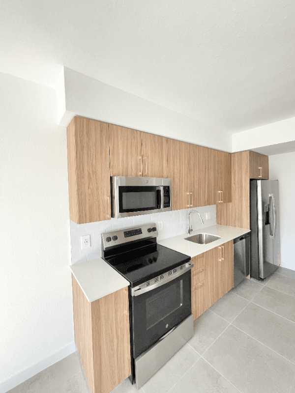Hollywood Apartment: 1940 Van Buren Street