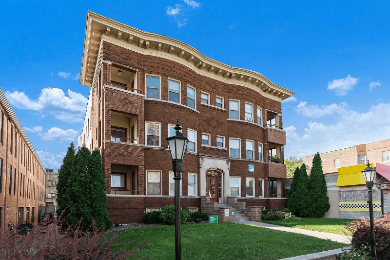 Milwaukee Apartment: 2311 W Wisconsin Ave