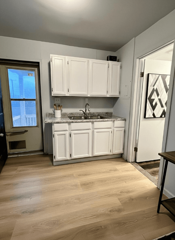 Lincoln Park Apartment: 1312 Hanford