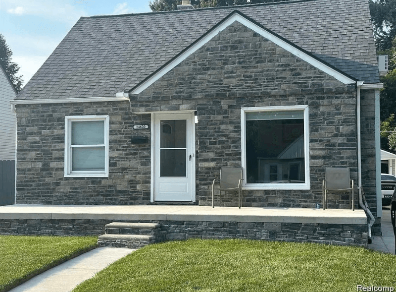Dearborn Heights House: 24620 Stanford St