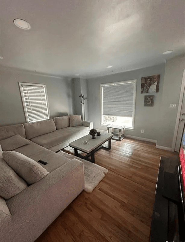 Dearborn Heights House: 24620 Stanford St