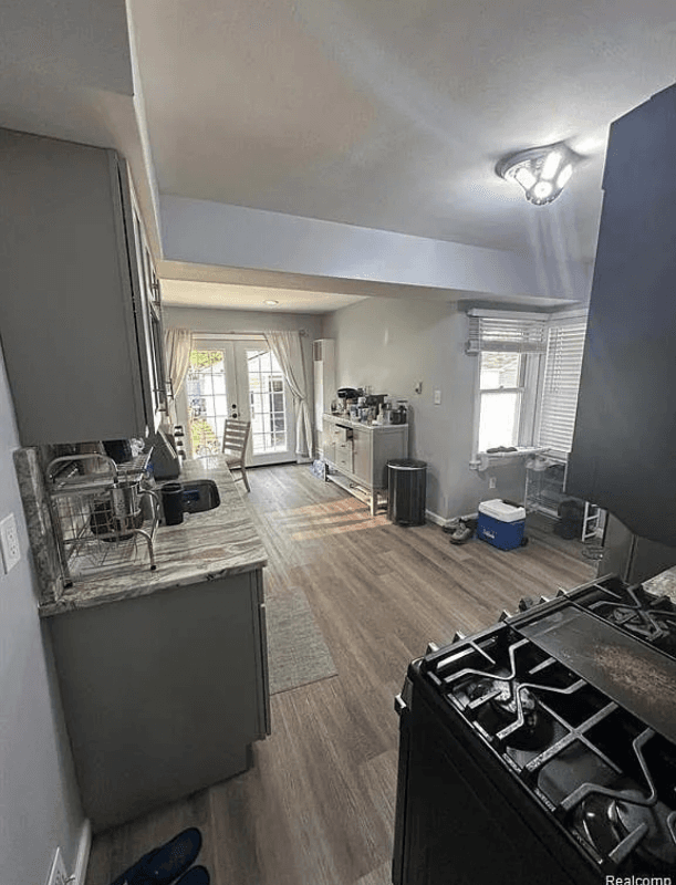Dearborn Heights House: 24620 Stanford St