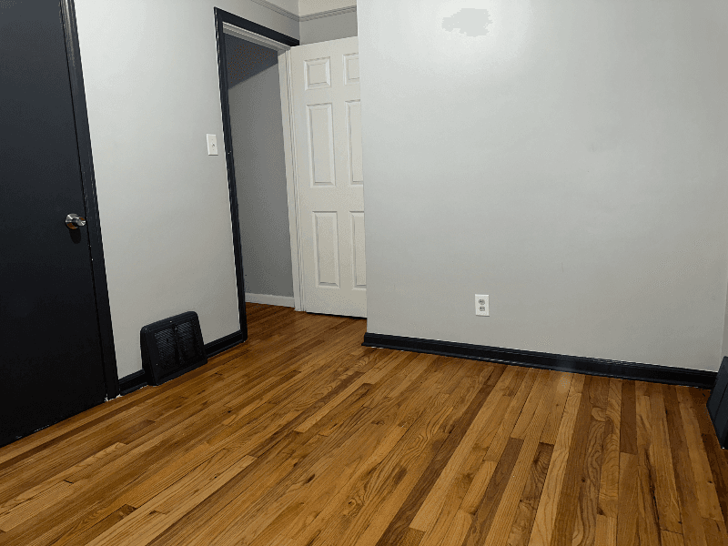 Dearborn Heights House: 24620 Stanford St