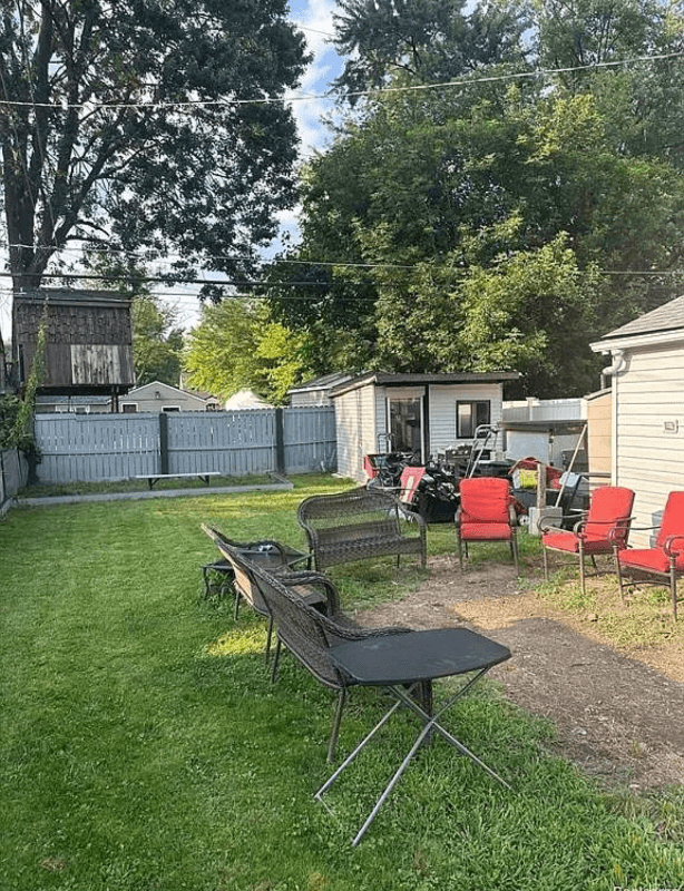 Dearborn Heights House: 24620 Stanford St