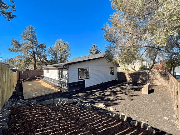 Bend House: 61555 se Alstrup Road
