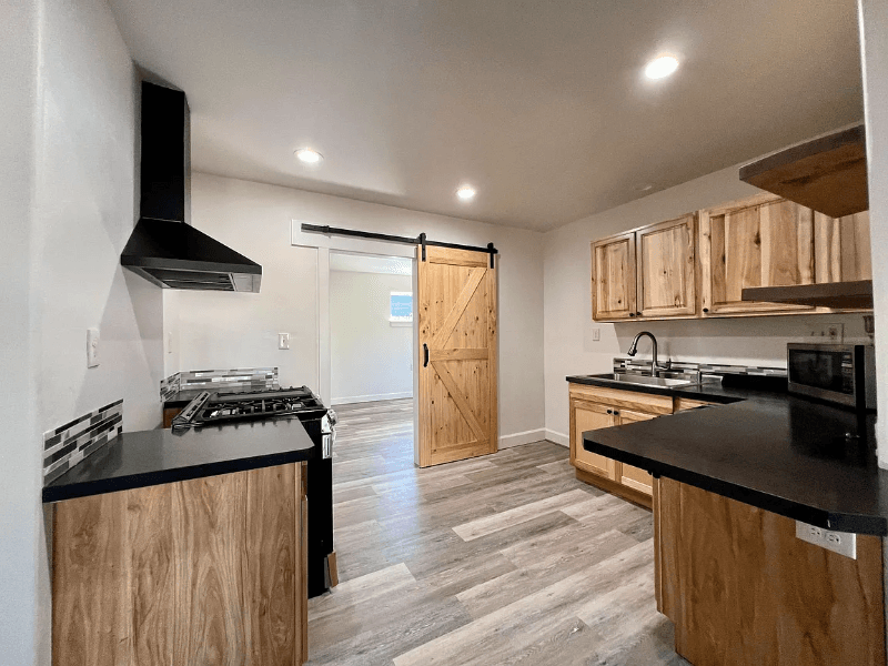 Bend House: 61555 se Alstrup Road