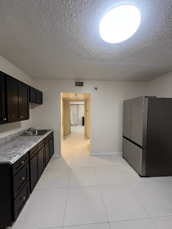 Memphis Apartment: 2715 Cherry Road