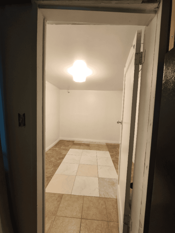 SLC Single Room: 1062 W 300 N