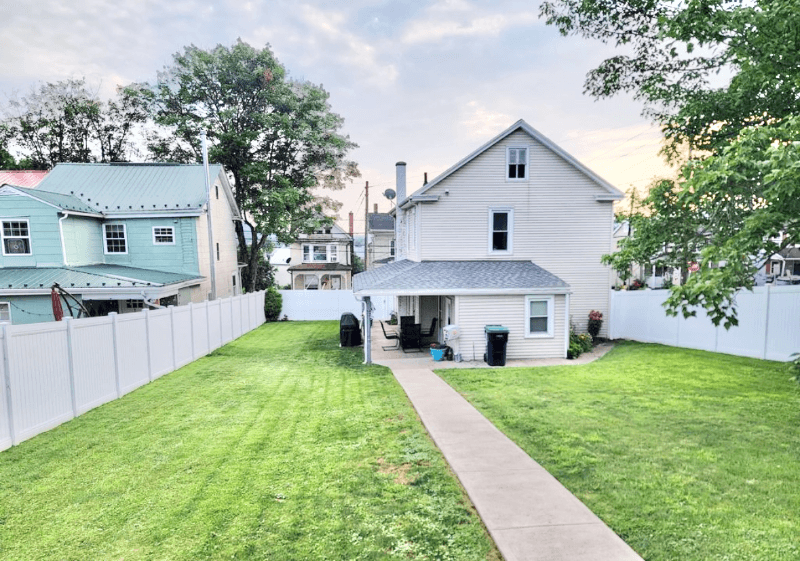 DANVILLE House: 1160 UPPER MULBERRY