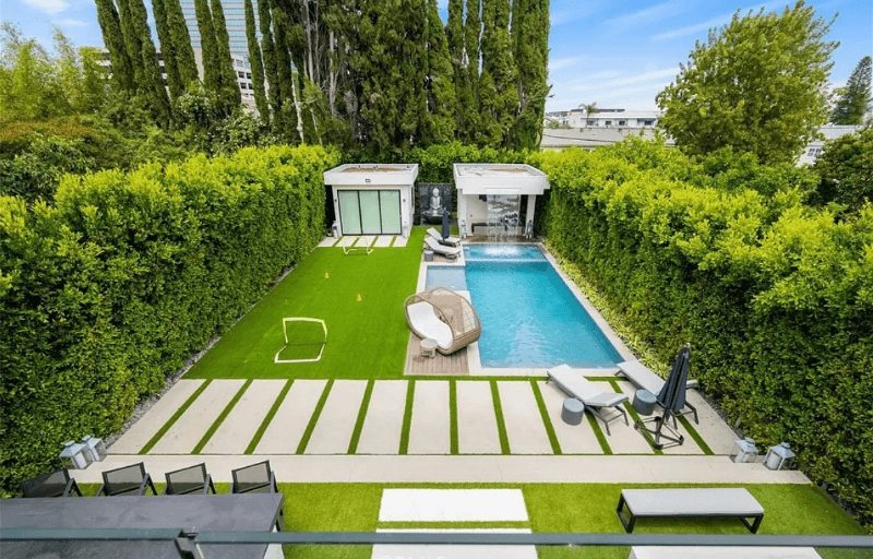 Sherman Oaks House: 15231 Greenleaf St