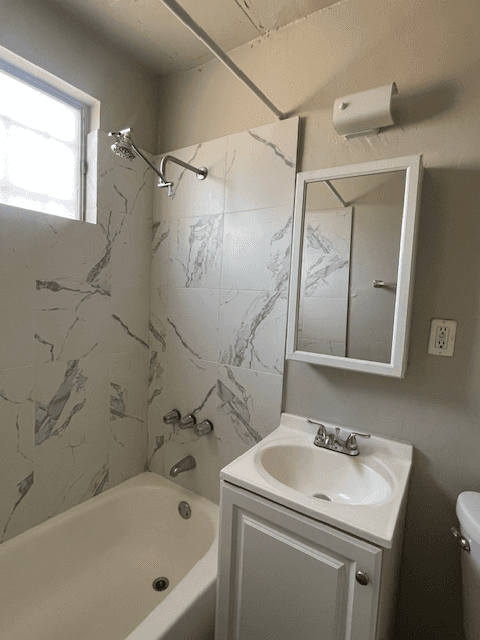 Los Angeles Apartment: 517 W. 84th Street