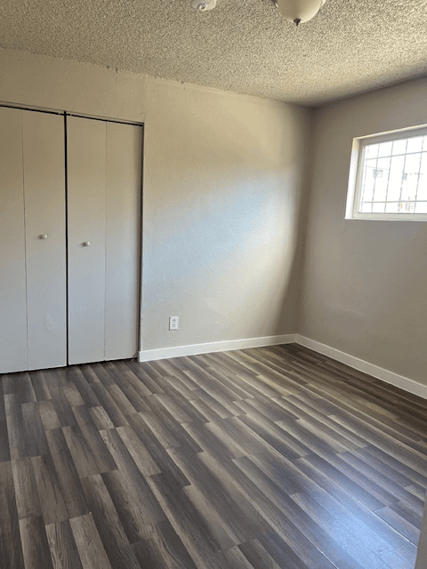 Los Angeles Apartment: 517 W. 84th Street
