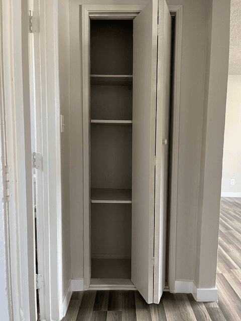 Los Angeles Apartment: 517 W. 84th Street