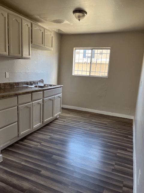 Los Angeles Apartment: 517 W. 84th Street
