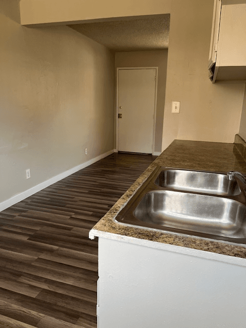 Los Angeles Apartment: 517 W. 84th Street