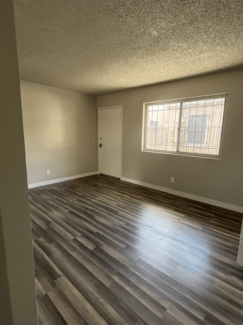 Los Angeles Apartment: 517 W. 84th Street