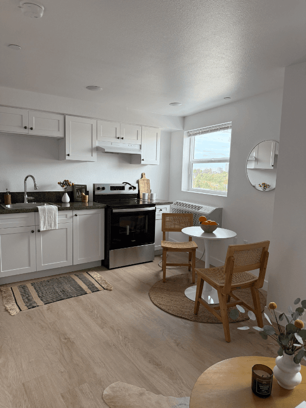 Los Angeles Apartment: 4973 w 21st