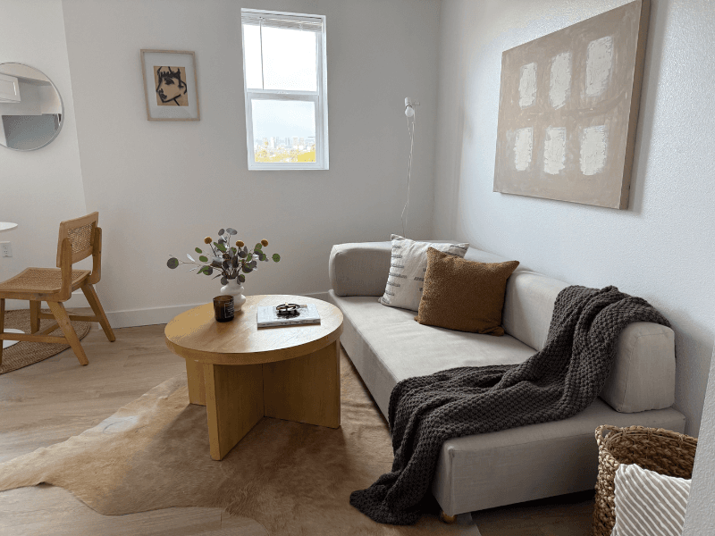 Los Angeles Apartment: 4973 w 21st