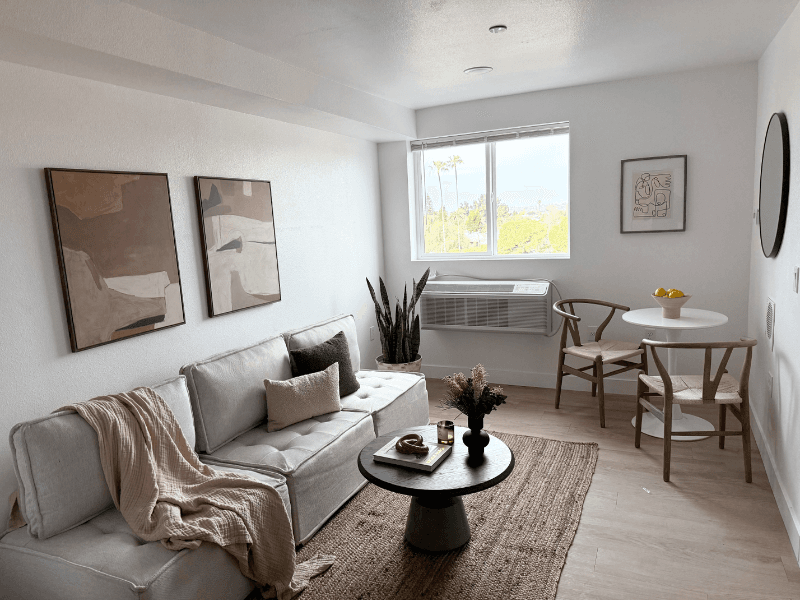Los Angeles Apartment: 4973 w 21st