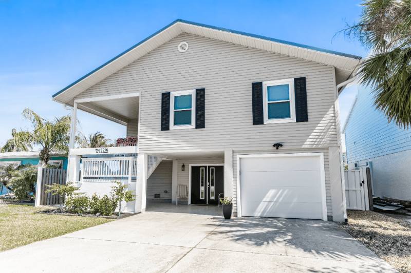 Redington Shores House: 17729 1st St E