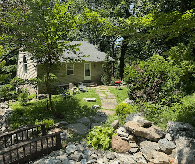 Jefferson House: 3880B Point of Rocks Rd