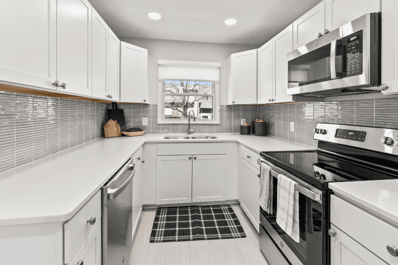 Omaha House: 8331 California Street