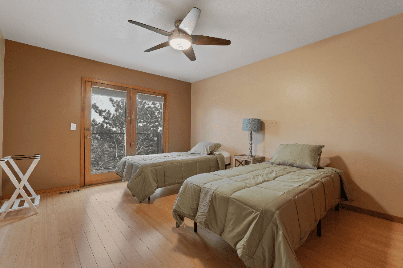 Holladay House: 6532 Heughs Canyon Way