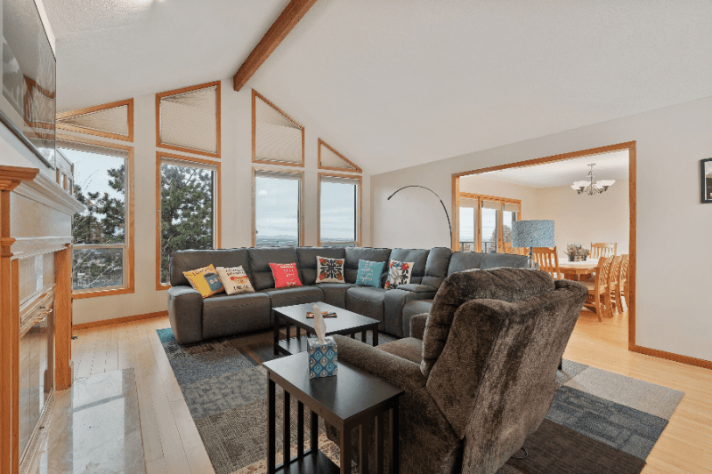 Holladay House: 6532 Heughs Canyon Way