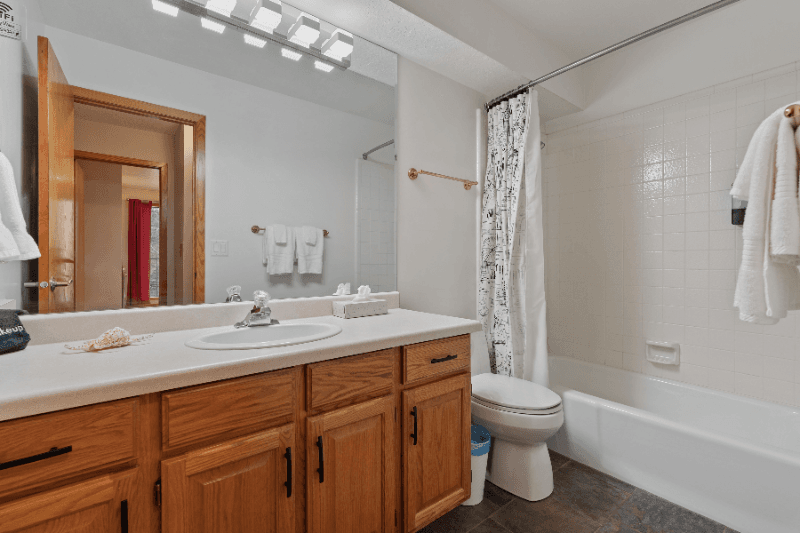 Holladay House: 6532 Heughs Canyon Way